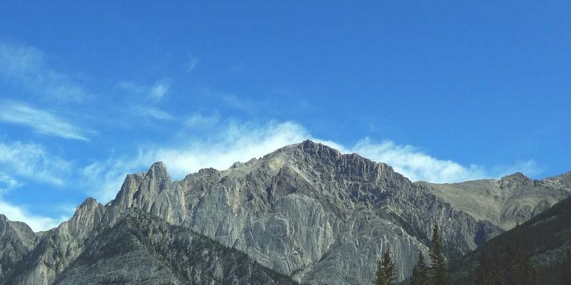 哈尔滨历史建筑玻璃窗修复与保护:传统工艺与现代深加工技术的融合之道