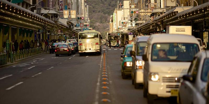 哈尔滨特种玻璃：解析防弹玻璃与防盗玻璃在金融安保领域的技术要求与应用案例