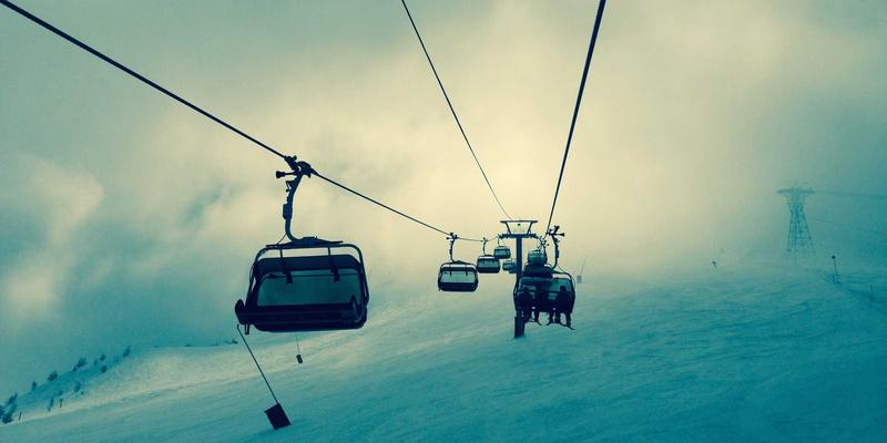 哈尔滨玻璃：从传统制品到现代深加工的创新与应用全景