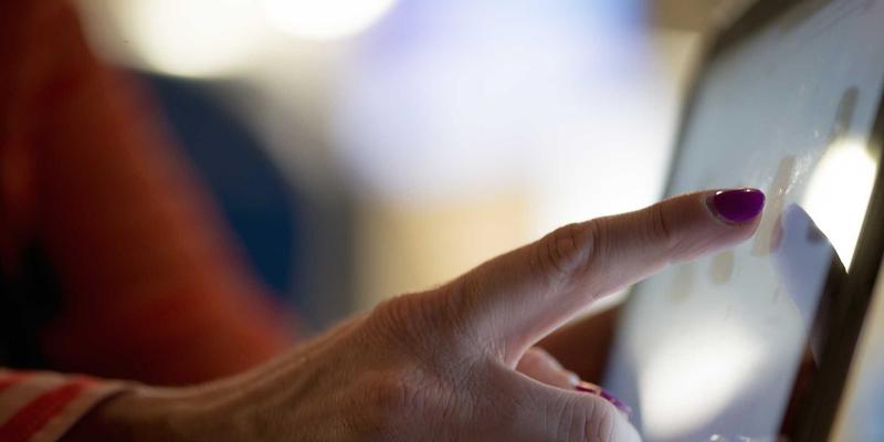 哈尔滨玻璃深加工新纪元：激光内雕技术如何在玻璃内部打造三维立体艺术世界